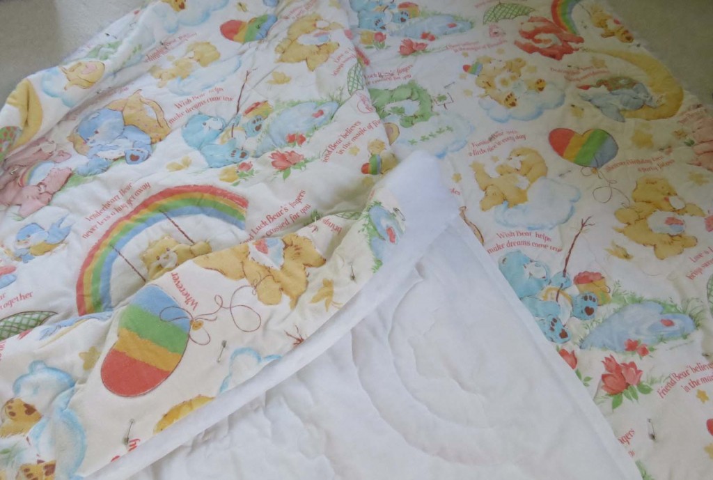 Repurposing Old Bed Sheets into a New Comforter | Sezen